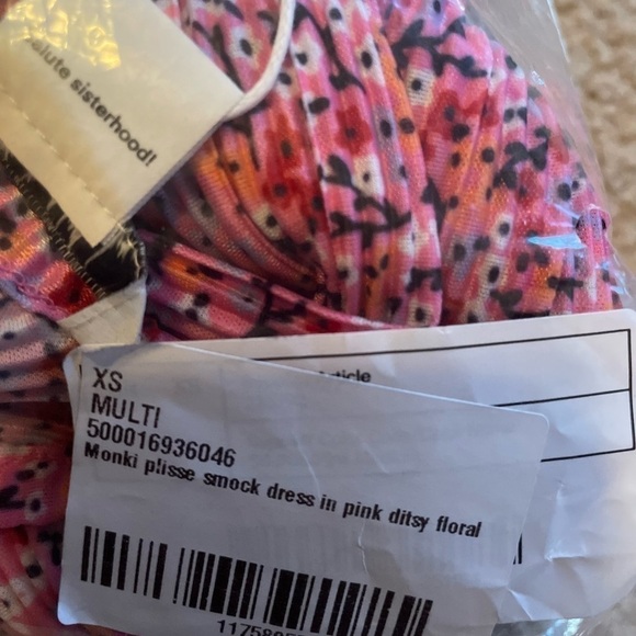 Asos design Monki plisse smock dress in pink ditsy floral - Picture 9 of 12